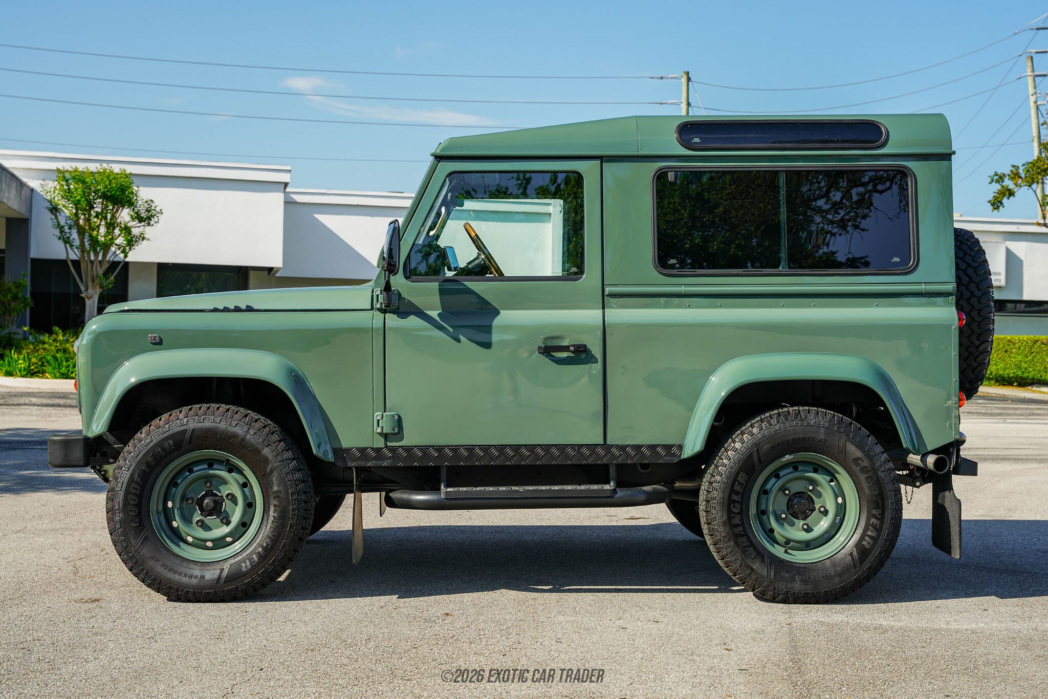 希少　木製Land Rover Defenderランドローバー 1998 Land Rover Defender 90 Heritage Edition for Sale | Exotic Car